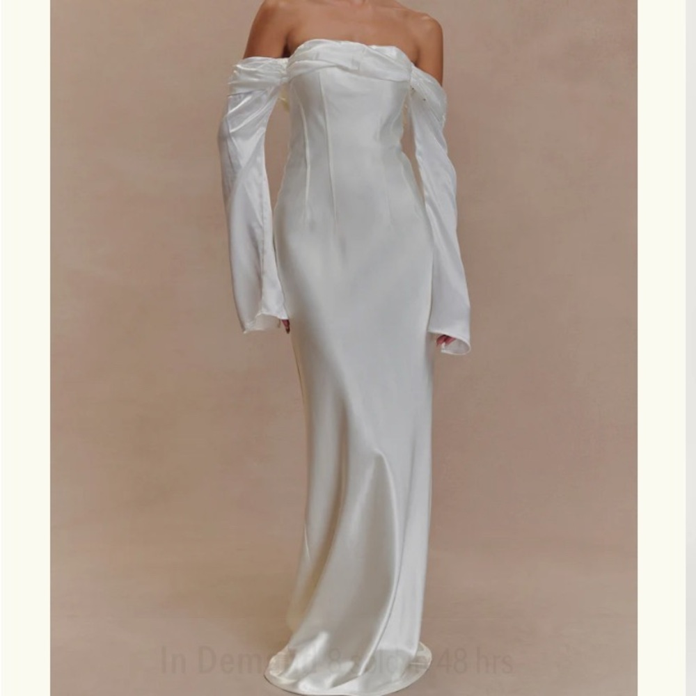 Meshki Off-Shoulder Long Sleeve White Dress - GISELLE - Picture 3 of 7